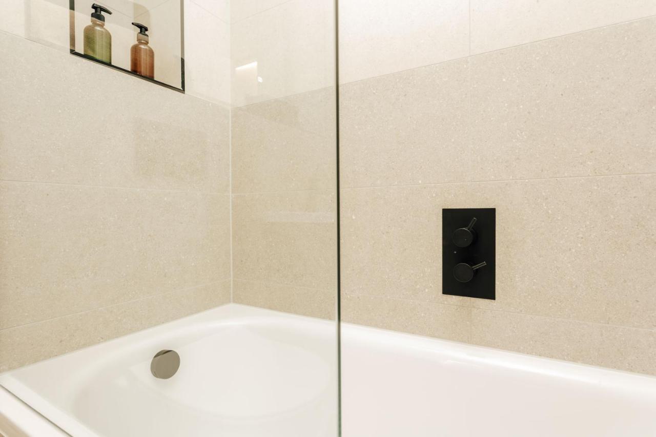 Premier Refurbished Central Flat บอร์นมัธ ภายนอก รูปภาพ